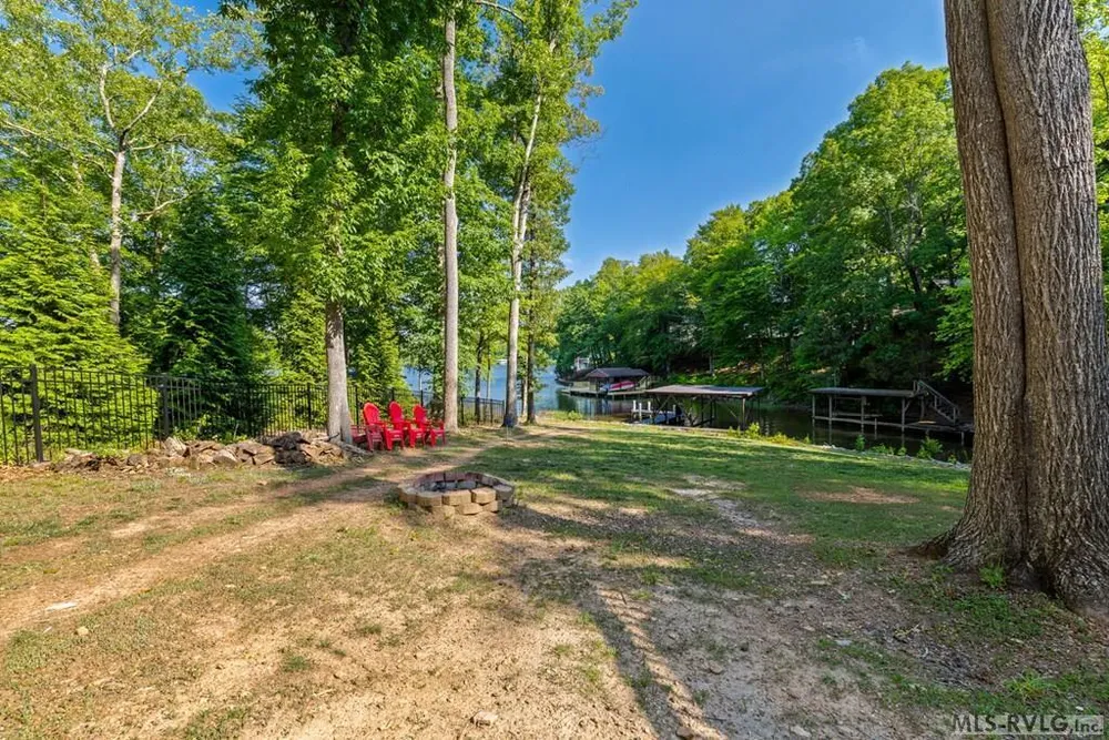 106 Bass Ct, Macon, NC 27551