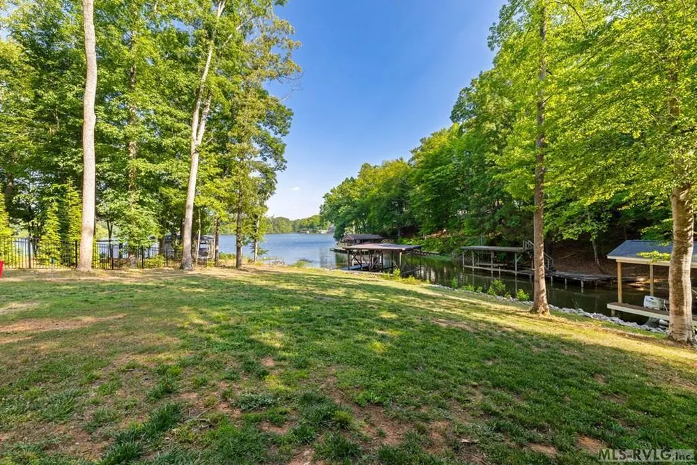 106 Bass Ct, Macon, NC 27551