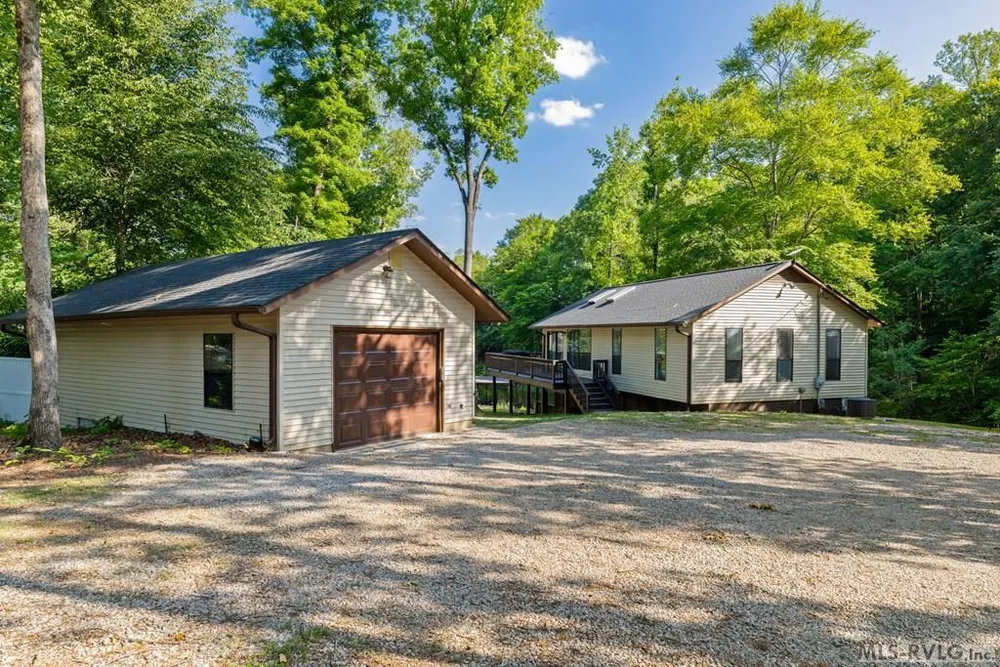 106 Bass Ct, Macon, NC 27551
