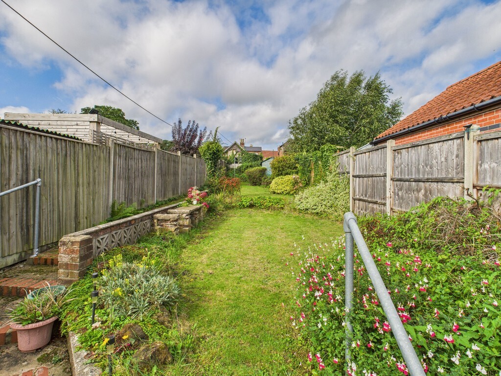 Low Bungay Road, Loddon Image 2