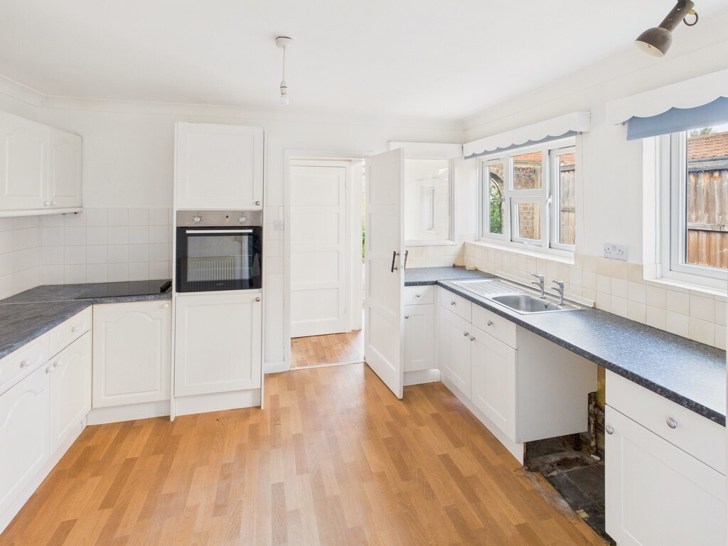 Low Bungay Road, Loddon Image 3