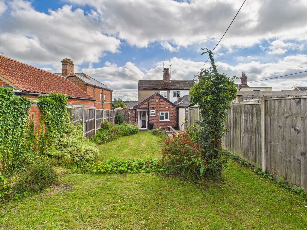 Low Bungay Road, Loddon Image 9