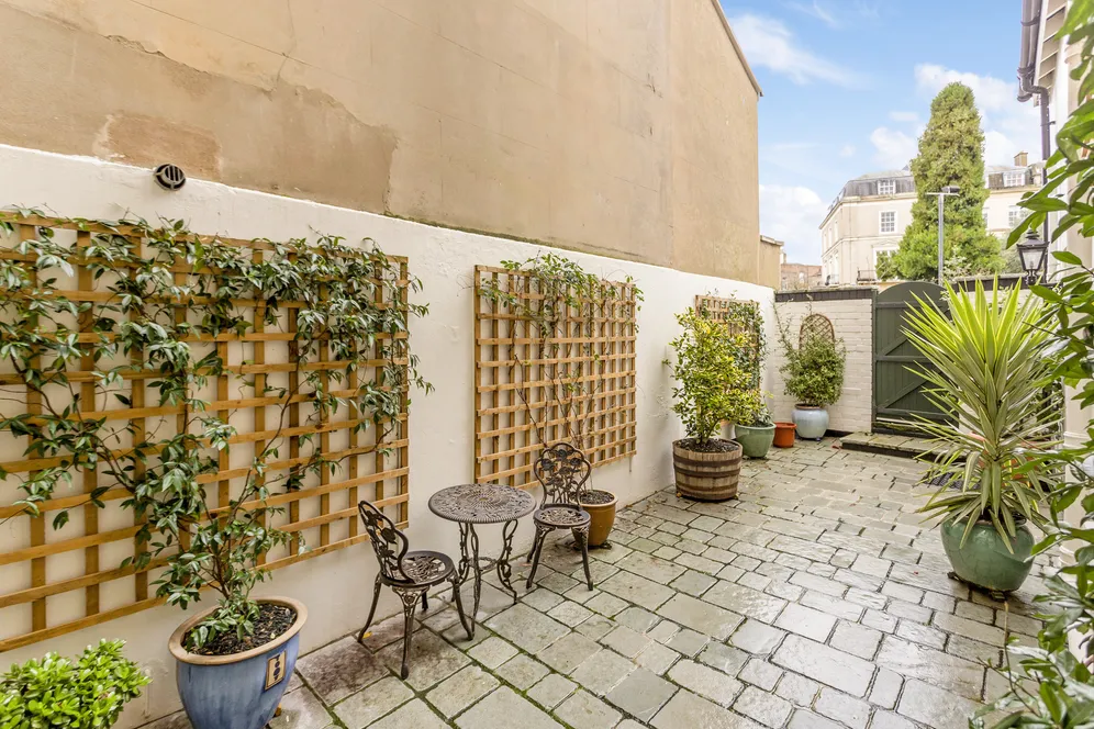 8 Queens Parade, Cheltenham, GL50 photo 2