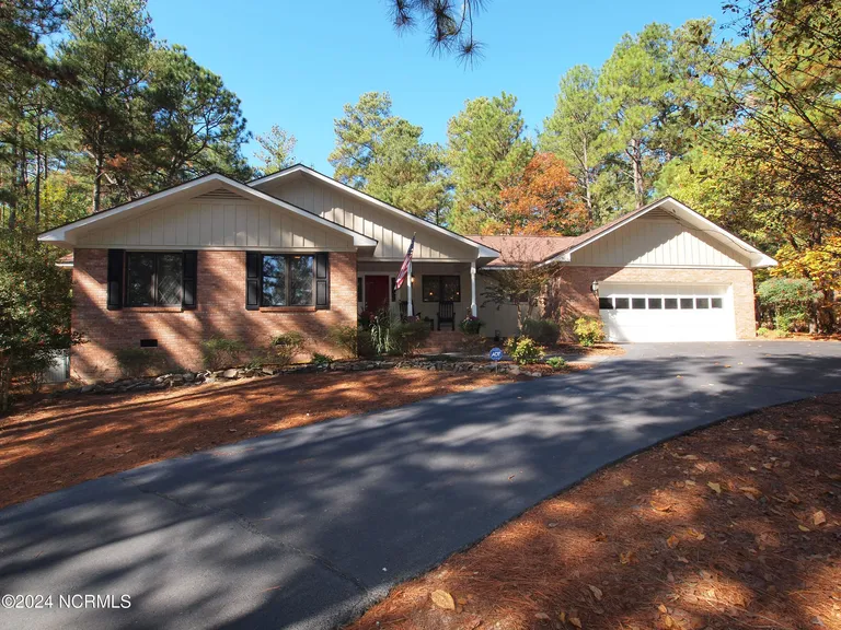 25 Firestone Ln, Pinehurst, NC 28374