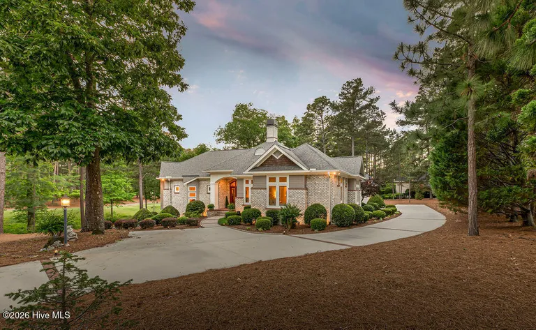 73 McMichael Dr, Pinehurst, NC 28374-6702