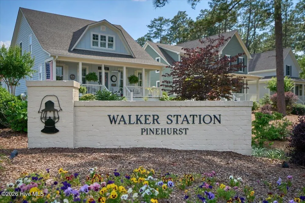 25 Station Ave, Southern Pines, NC 28387