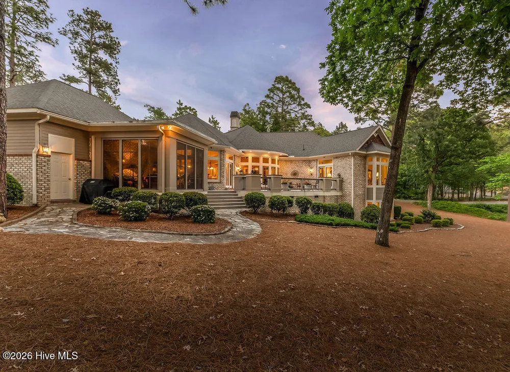 73 McMichael Dr, Pinehurst, NC 28374-6702