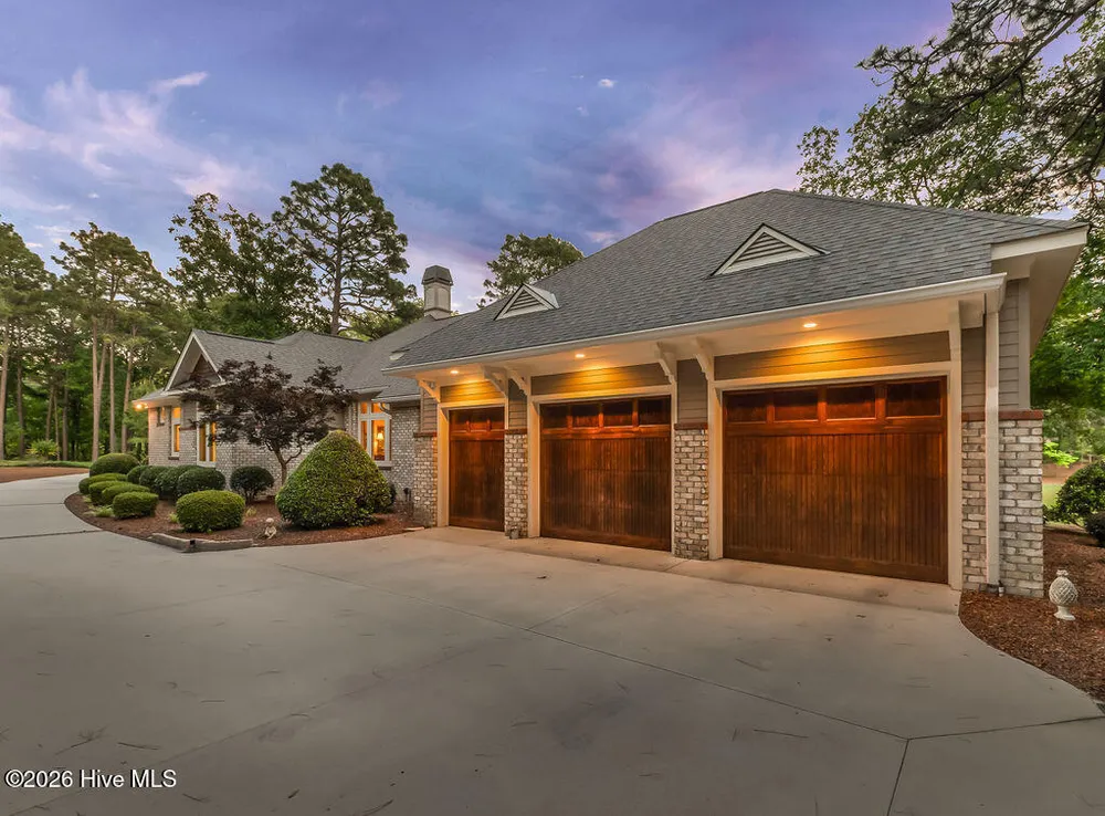 73 McMichael Dr, Pinehurst, NC 28374-6702