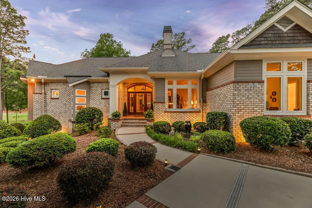 73 McMichael Dr, Pinehurst, NC 28374-6702