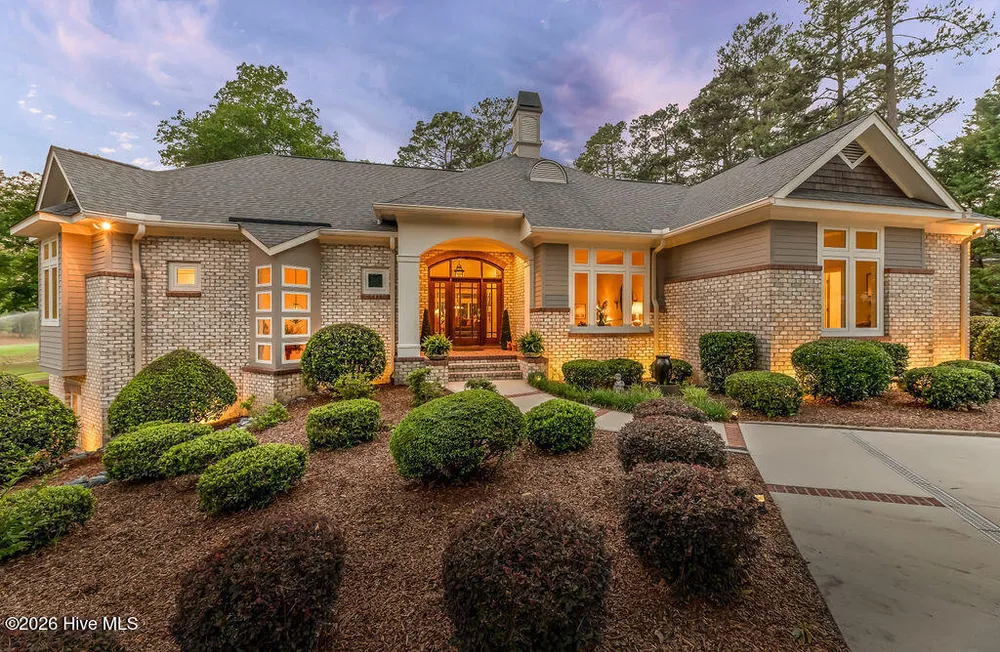 73 McMichael Dr, Pinehurst, NC 28374-6702