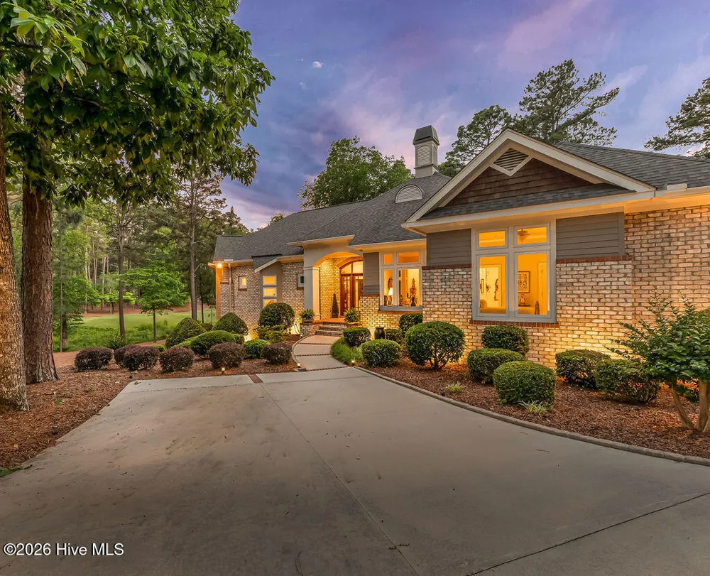 73 McMichael Dr, Pinehurst, NC 28374-6702