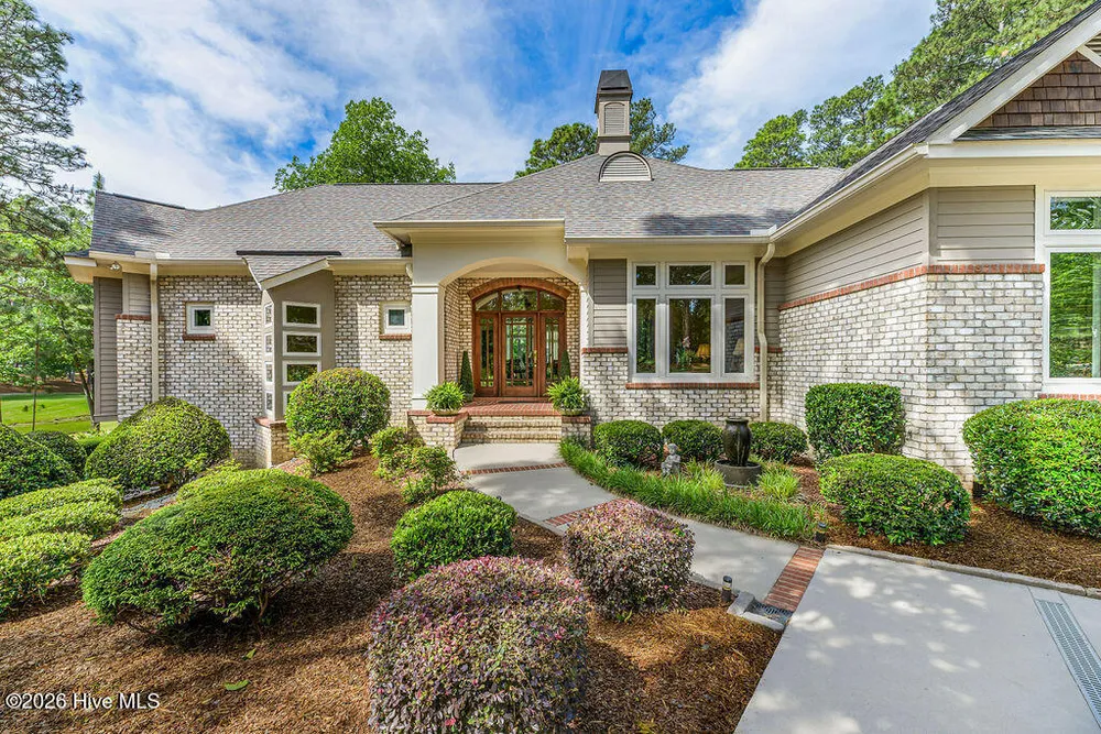 73 McMichael Dr, Pinehurst, NC 28374-6702