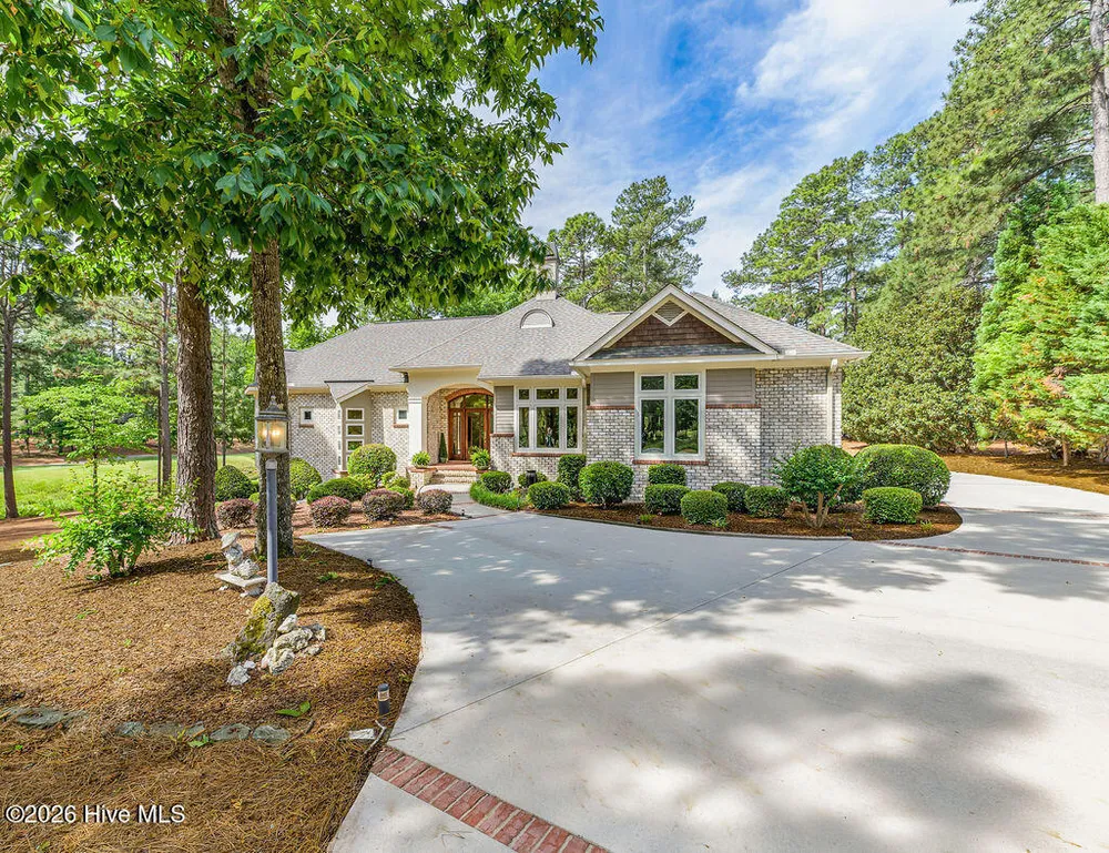 73 McMichael Dr, Pinehurst, NC 28374-6702