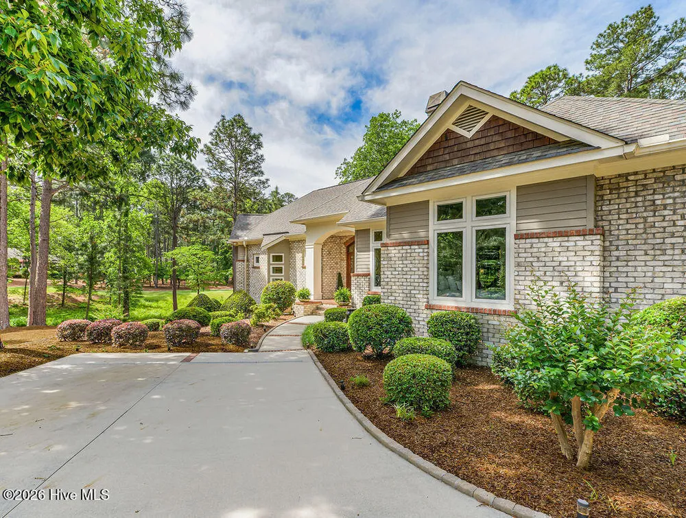 73 McMichael Dr, Pinehurst, NC 28374-6702