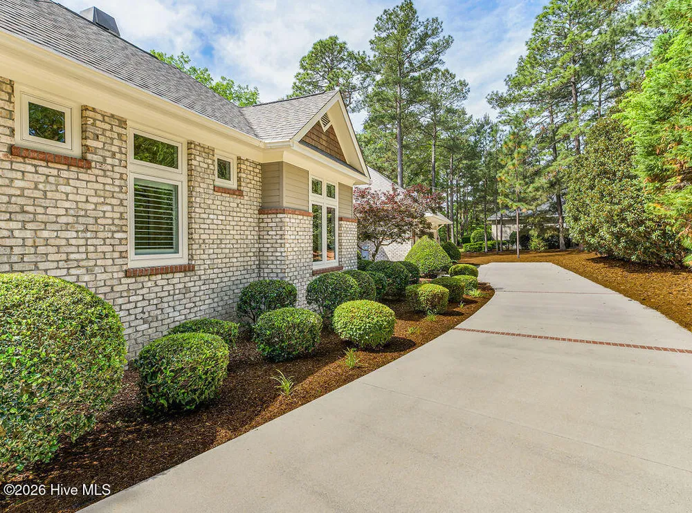 73 McMichael Dr, Pinehurst, NC 28374-6702