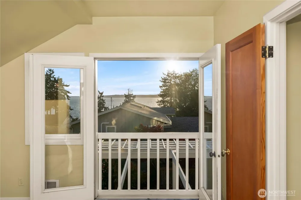 26445 Marine View Dr S, Des Moines, WA 98198