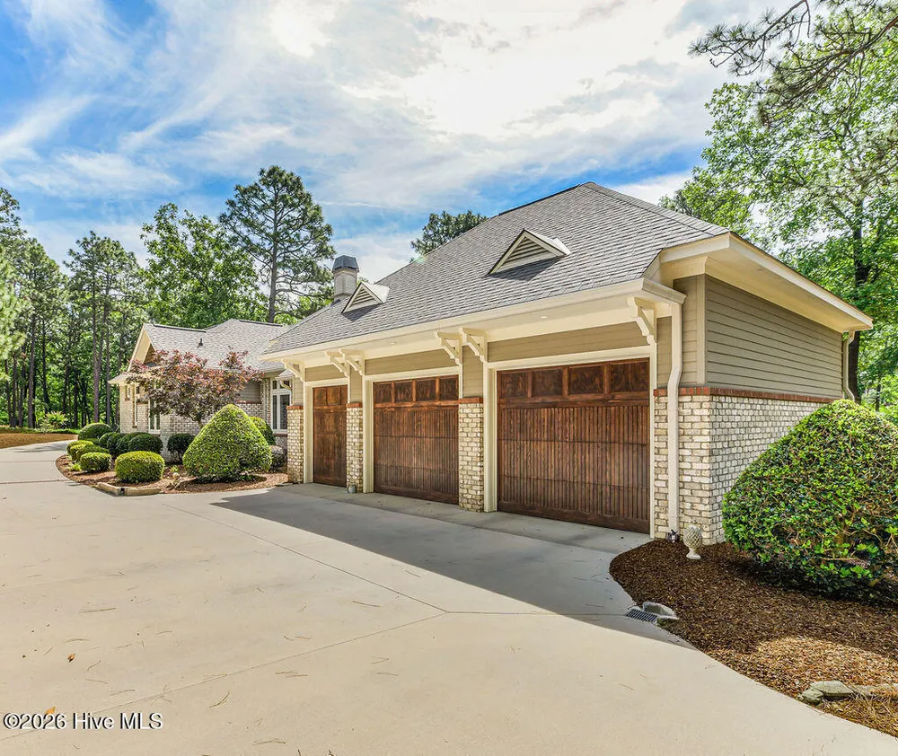 73 McMichael Dr, Pinehurst, NC 28374-6702