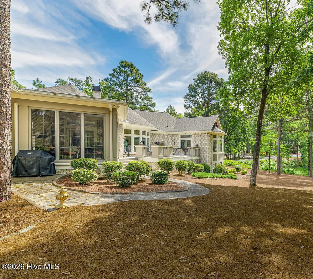 73 McMichael Dr, Pinehurst, NC 28374-6702