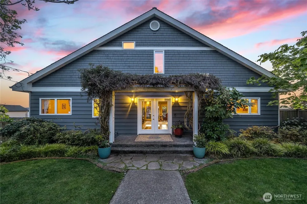 26445 Marine View Dr S, Des Moines, WA 98198