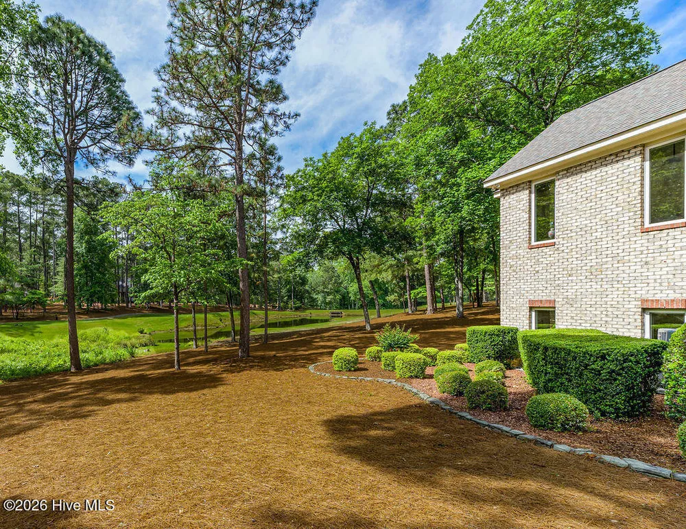 73 McMichael Dr, Pinehurst, NC 28374-6702