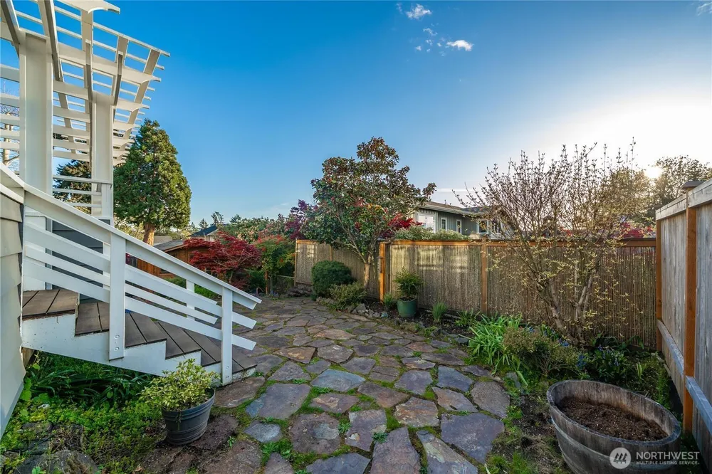 26445 Marine View Dr S, Des Moines, WA 98198