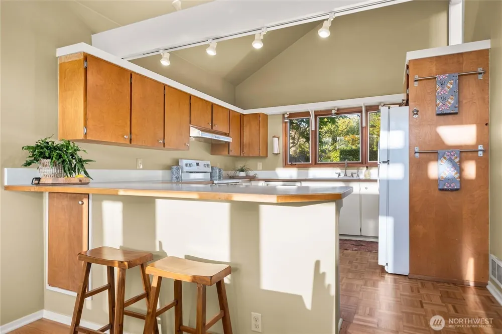 26445 Marine View Dr S, Des Moines, WA 98198