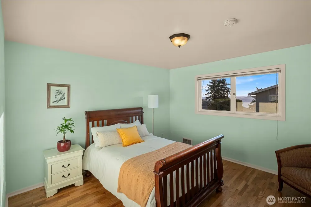 26445 Marine View Dr S, Des Moines, WA 98198