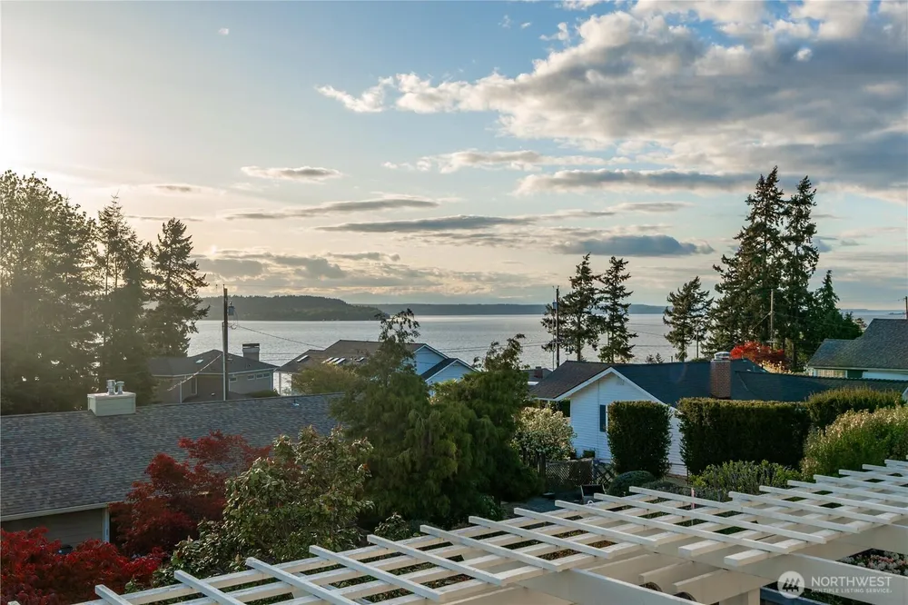 26445 Marine View Dr S, Des Moines, WA 98198