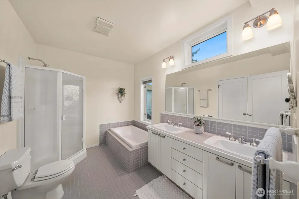 26445 Marine View Dr S, Des Moines, WA 98198
