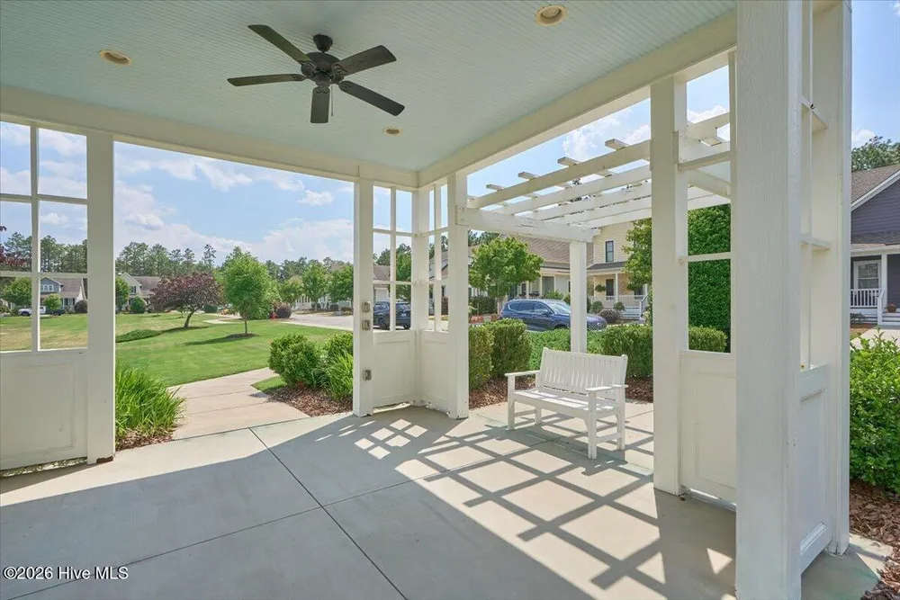 25 Station Ave, Southern Pines, NC 28387