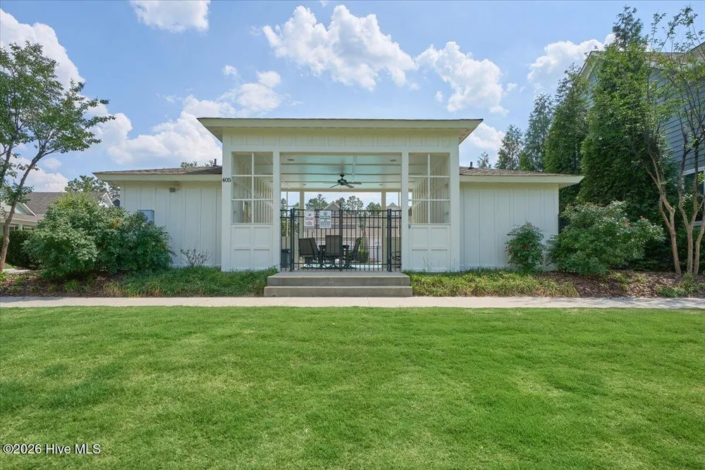 25 Station Ave, Southern Pines, NC 28387