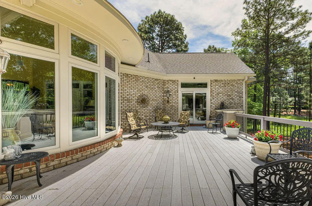 73 McMichael Dr, Pinehurst, NC 28374-6702