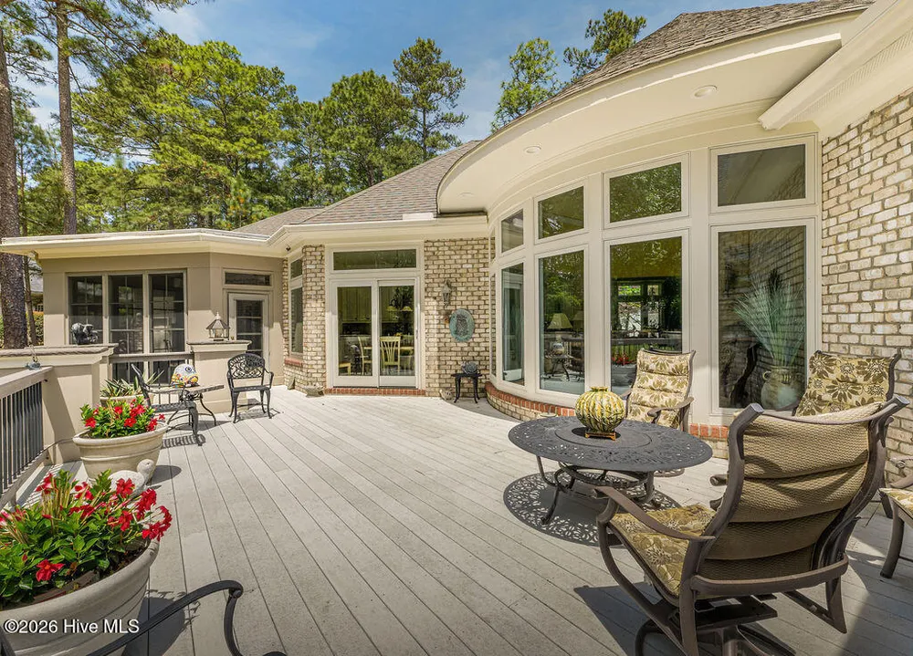 73 McMichael Dr, Pinehurst, NC 28374-6702