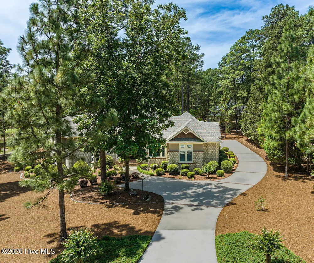 73 McMichael Dr, Pinehurst, NC 28374-6702