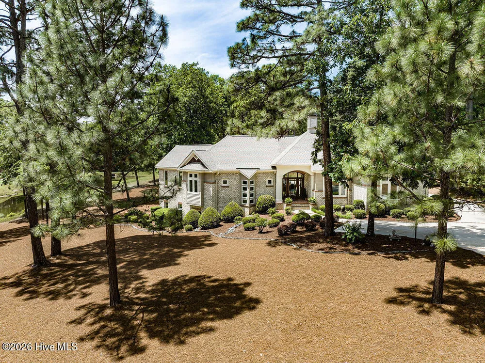 73 McMichael Dr, Pinehurst, NC 28374-6702