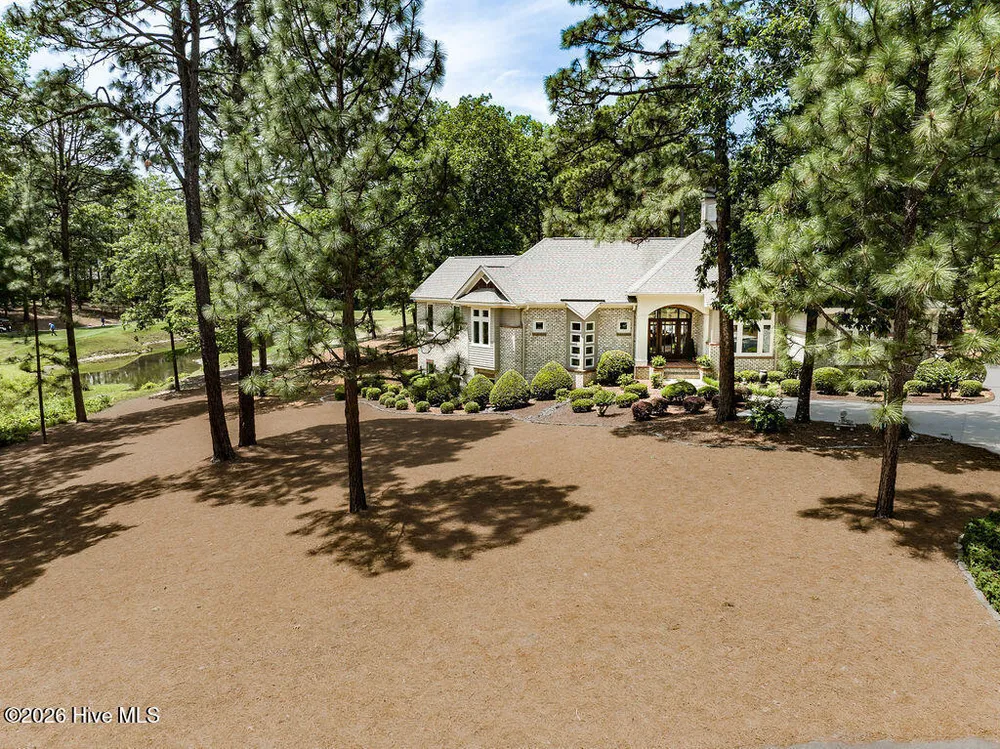73 McMichael Dr, Pinehurst, NC 28374-6702