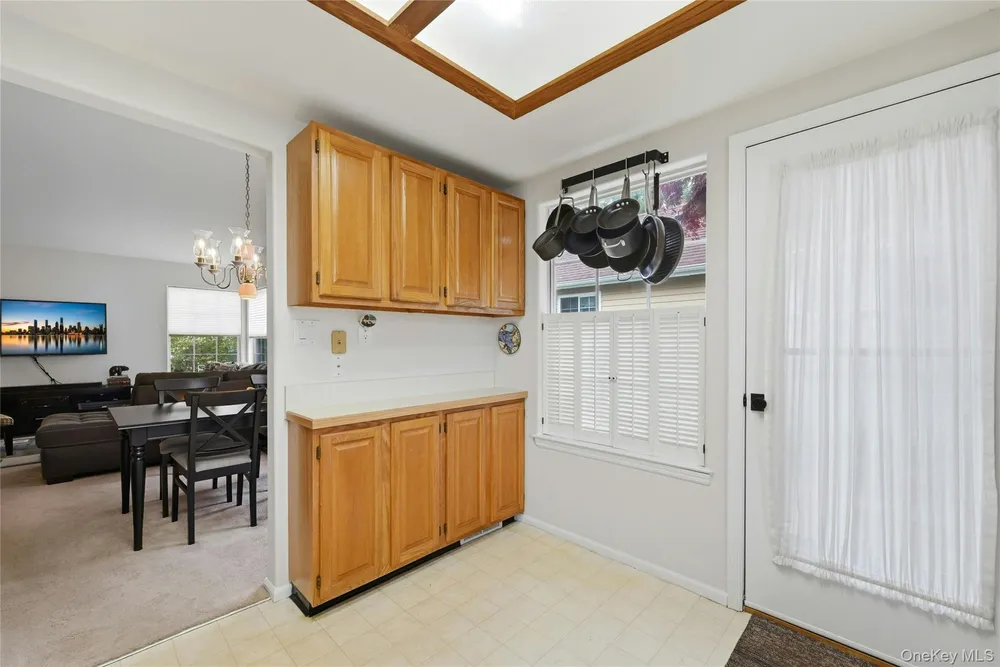9 Baldwin Ct, Ridge, NY 11961