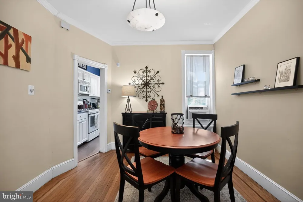 132 E Hartwell Ln, Philadelphia, PA 19118