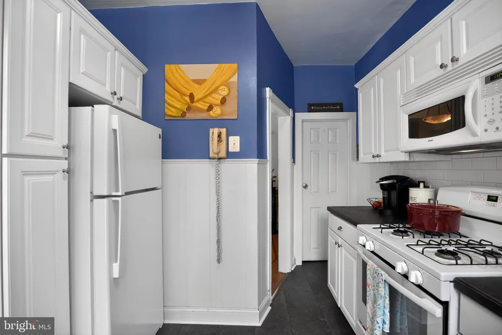 132 E Hartwell Ln, Philadelphia, PA 19118