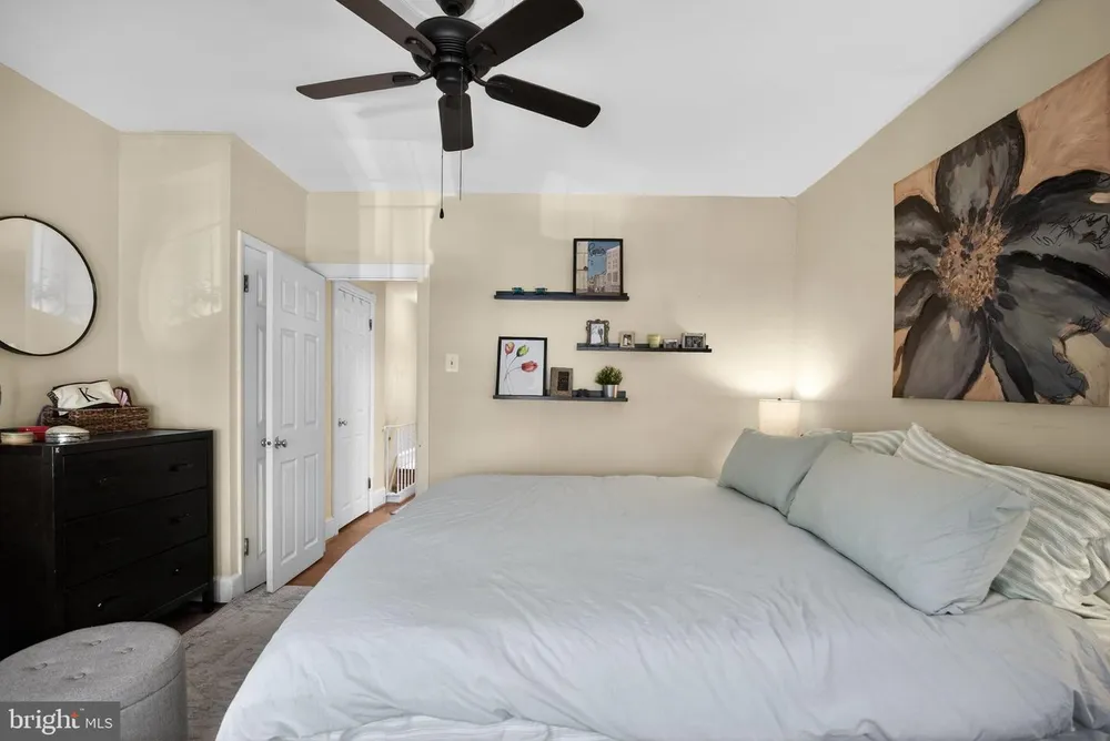 132 E Hartwell Ln, Philadelphia, PA 19118