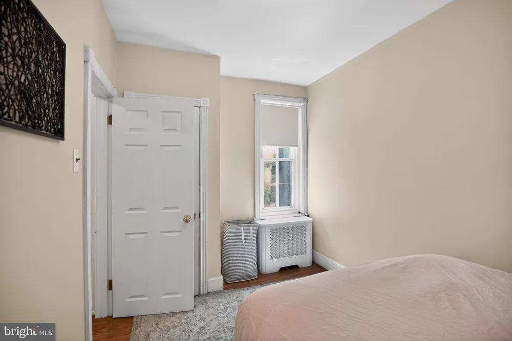 132 E Hartwell Ln, Philadelphia, PA 19118