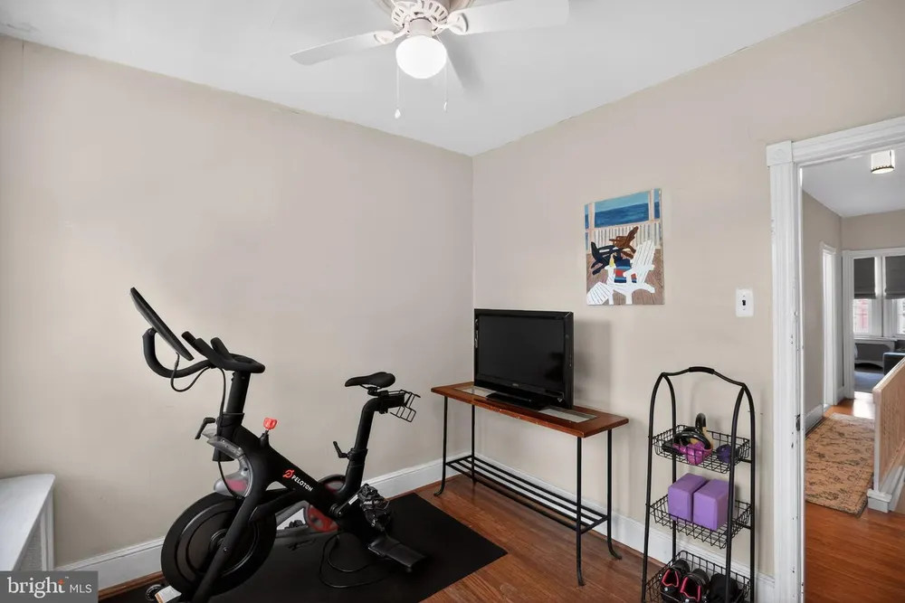 132 E Hartwell Ln, Philadelphia, PA 19118