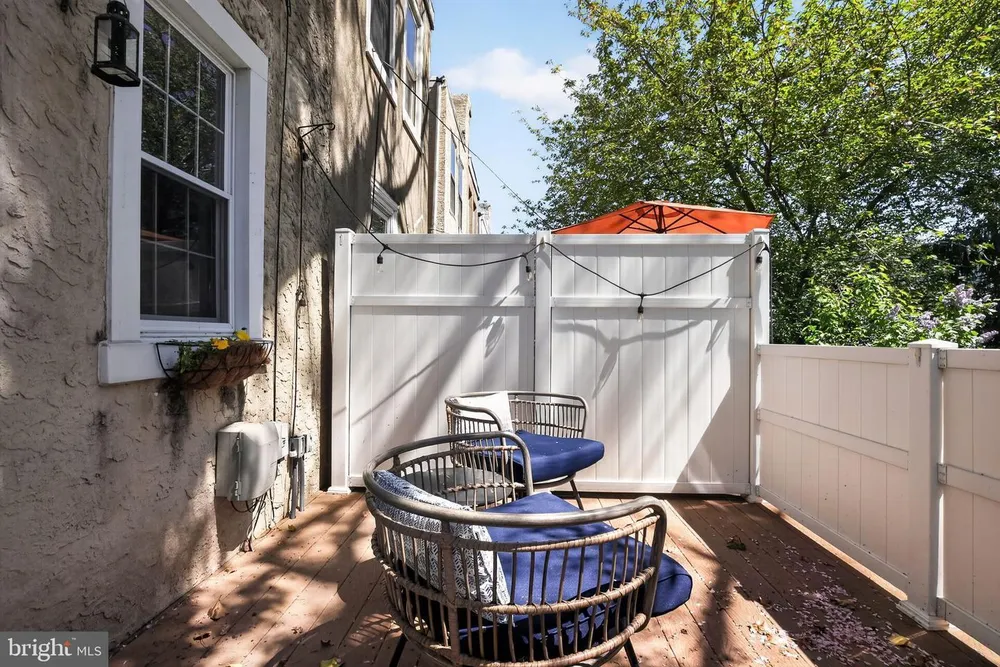 132 E Hartwell Ln, Philadelphia, PA 19118