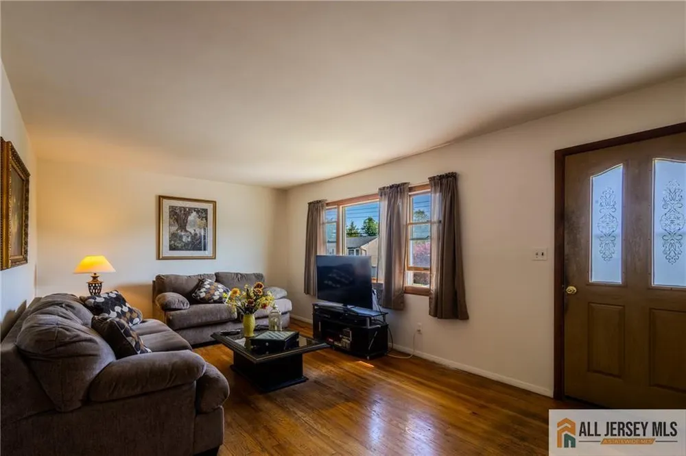 43 Shirley Blvd, Old Bridge, NJ 08857