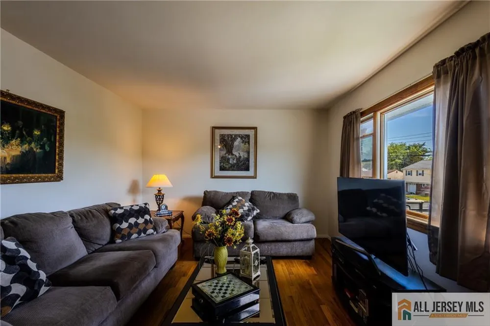 43 Shirley Blvd, Old Bridge, NJ 08857