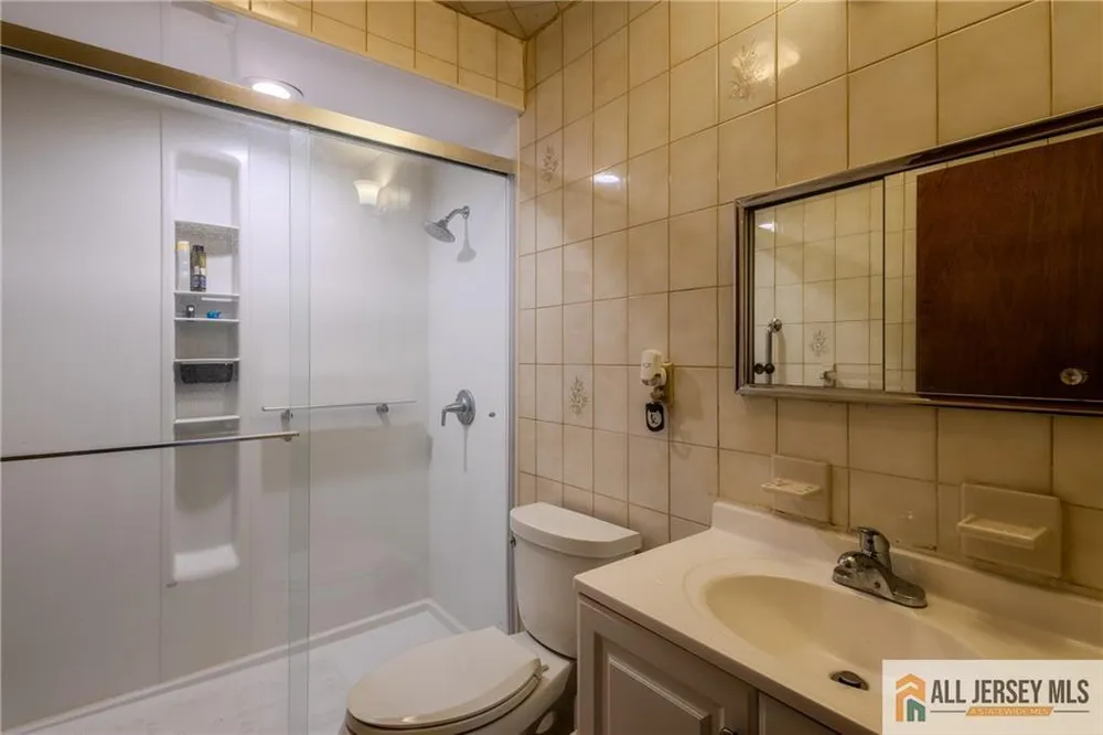 43 Shirley Blvd, Old Bridge, NJ 08857