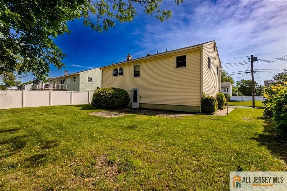 43 Shirley Blvd, Old Bridge, NJ 08857