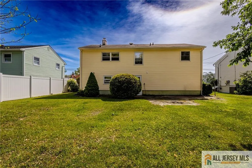 43 Shirley Blvd, Old Bridge, NJ 08857