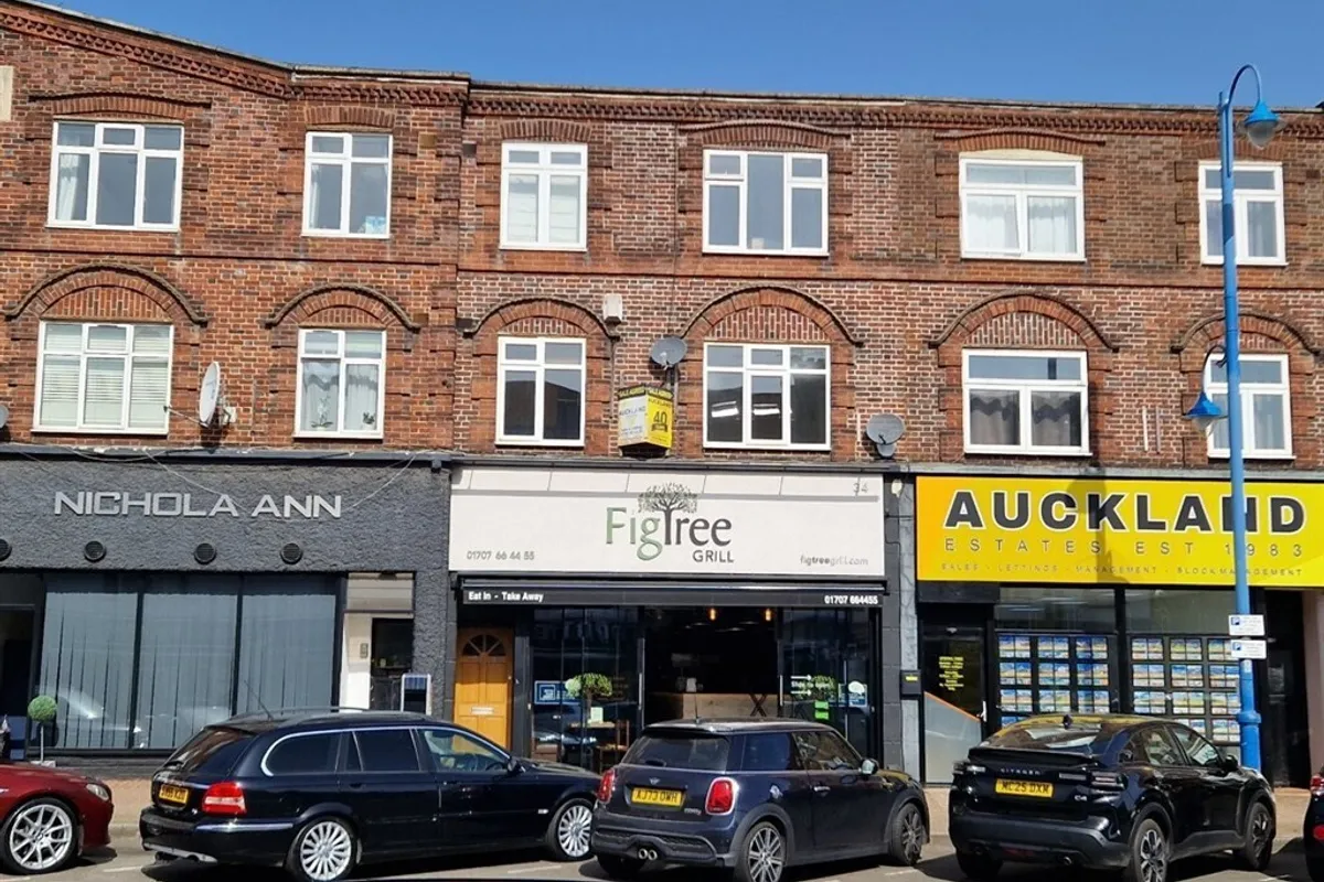 Darkes Lane, POTTERS BAR