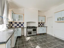 Park Lane, Allerton Bywater, CASTLEFORD thumb 3